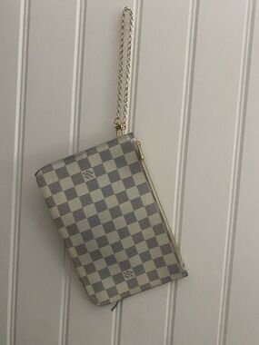 Designer-Inspired Checkered Wristlet Clutch in Light Gray and White